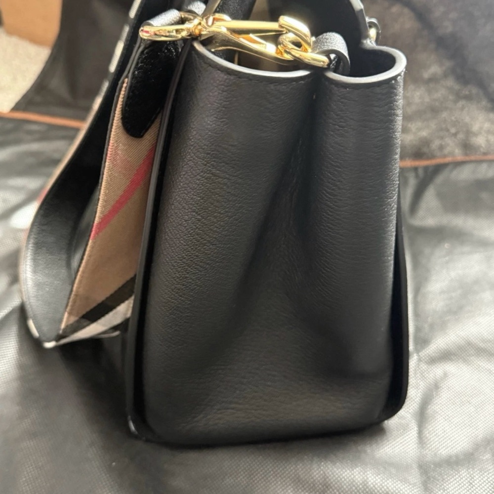 Burberry Black Leather Shoulder Bag top handle satchel with magnetic Strap - Picture 8 of 16